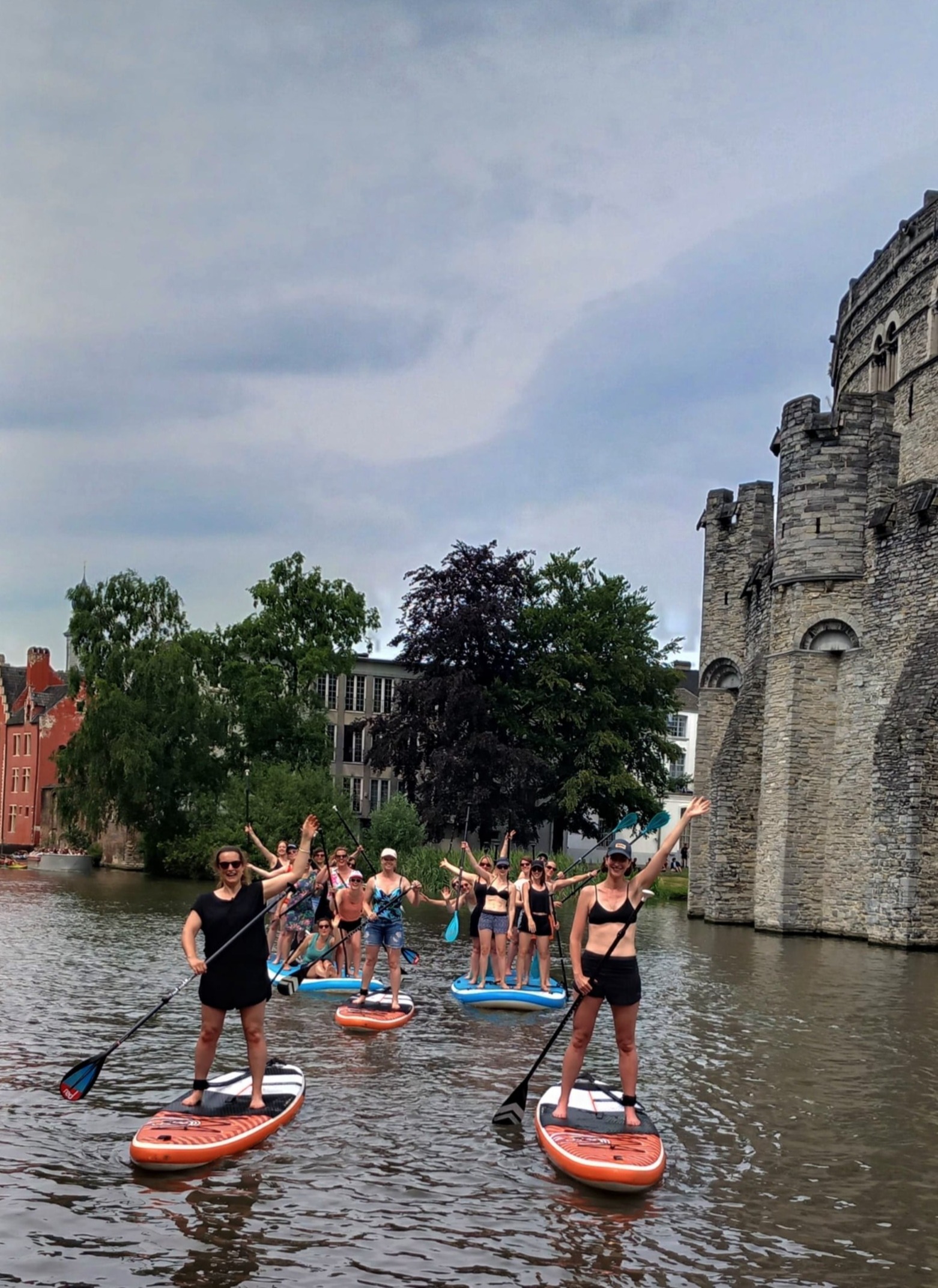 Ontdek Gent en omgeving op een unieke manier met de SUP Tochten bij SUPinGENT. Ben je op zoek naar een actieve en ontspannende manier om de prachtige stad Gent en omgeving te verkennen? Kom dan SUPpen met SUPinGent en boek nu jou activiteit.